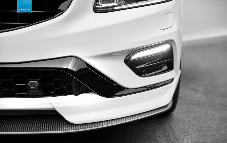 Детали экстерьера Volvo V60 Polestar 2017 года  (WW) (фото 11 из 45)